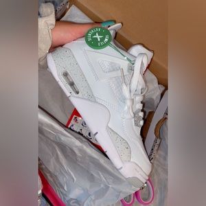 Jordan 4 “White Oreo”